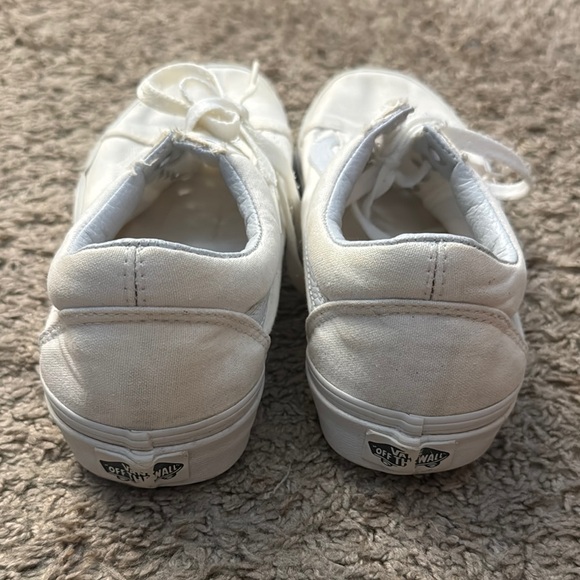 White vans - Picture 3 of 4